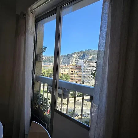 Agusta Sweethome アパート *